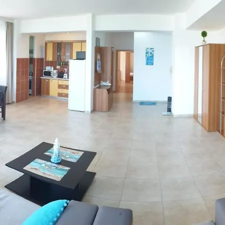 Good Vibes Mamaia Summerland Apartments & Beach Fratelli Loft Nuba Ego H2O Breeze Mamaia